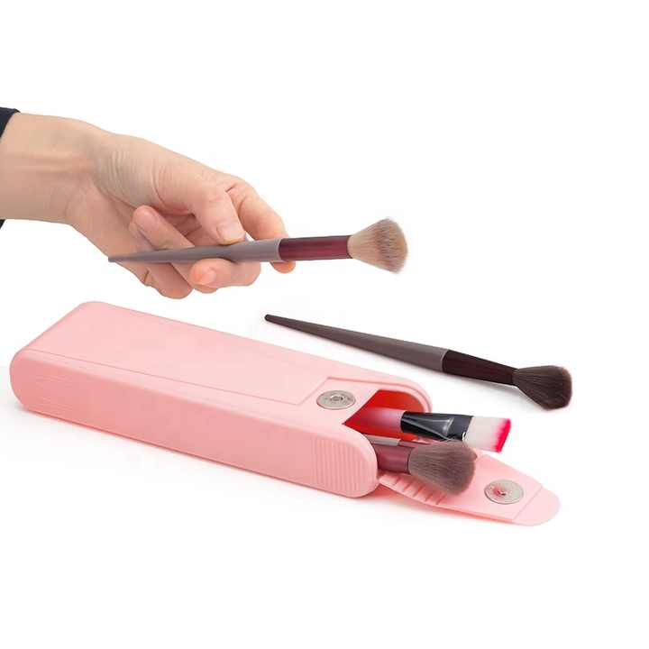 Customized Portable Travel Makeup Brush Pouch Bag Soft Magnetic Silicone Makeup Brush Holder Case